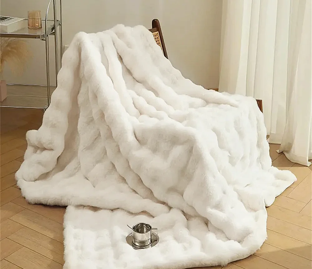 שמיכה יוקרתית בעלת מרקם סופר רך ונעים: להתפנק עם שמיכת קטיפה רכה ומפנקת, מושלמת להתכרבל על הספה, המיטה, מתנה אישית מושלמת לכל אירוע