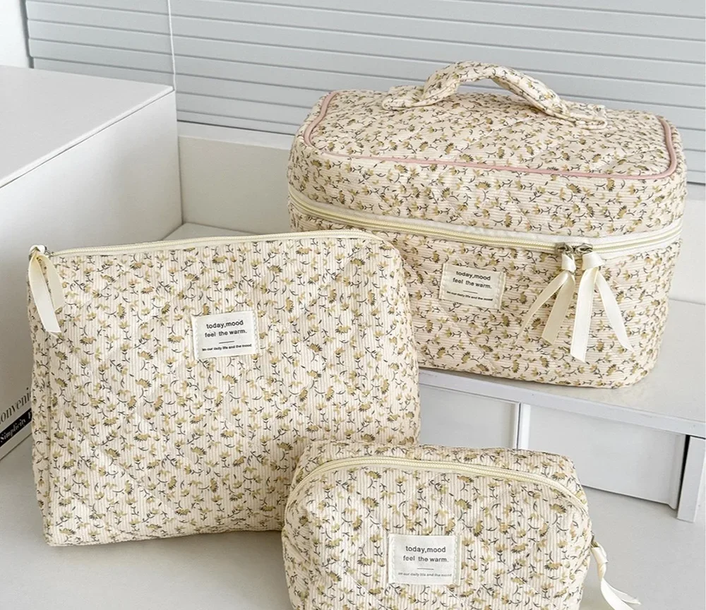 תיק קוסמטיקה מודפס פרחוני לנשים בסגנון וינטאג' עם ידית לנסיעות, אורגנייזר ואחסון איפור, נפח גדול, תיק מרופד