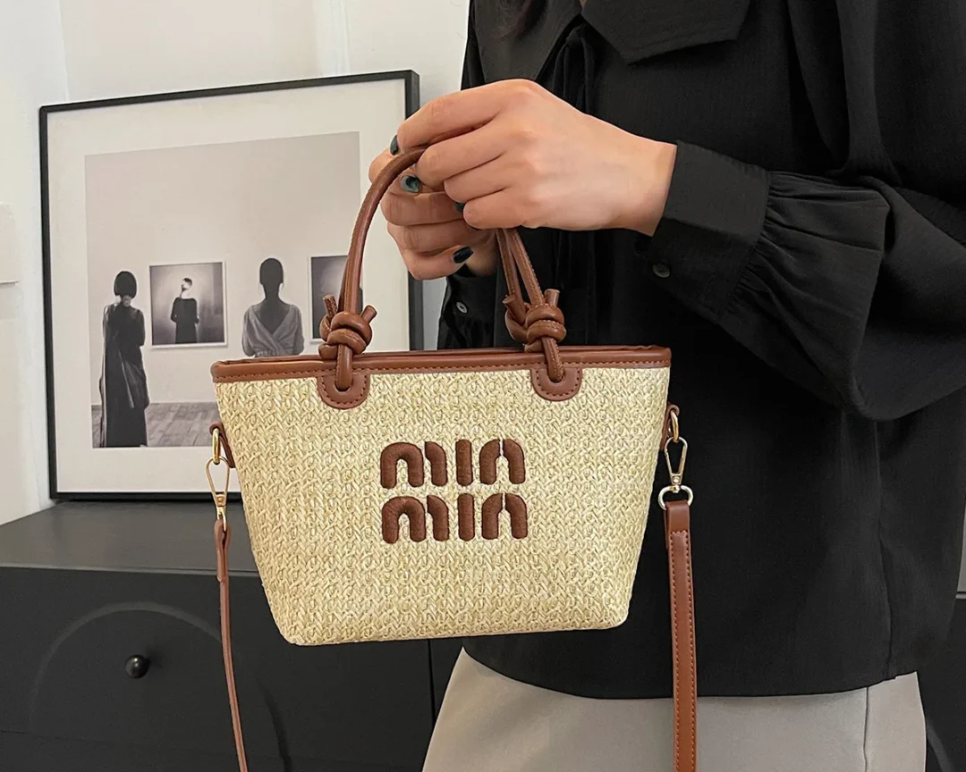 תיק יד לנשים רקום מקש, תיק צד בעיצוב ייחודי, אביזר אופנתי, משלים כל הופעה