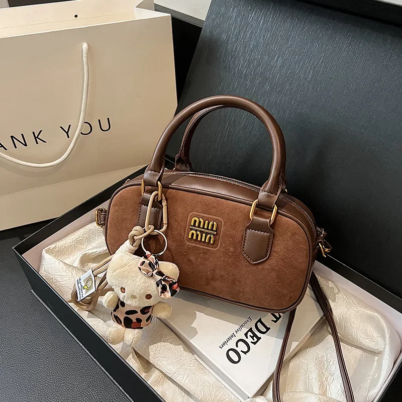 תיק צד קטן ומודרני בסגנון אופנתי, תיק בולינג לנשים מעור רך בסגנון מינימליסטי