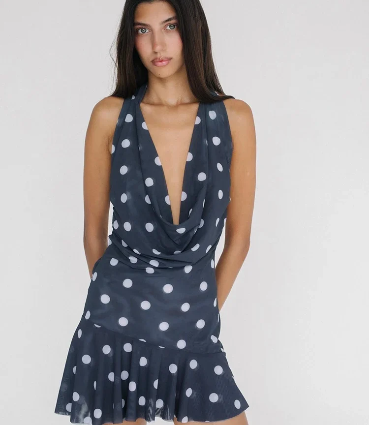 שמלת מיני סקסית עם מחשוף עמוק בצורת V והדפס פולקה , גב חשוף