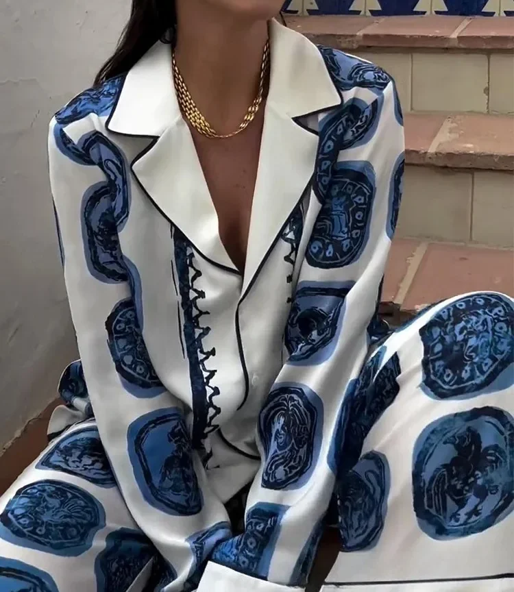 חליפת נשים מודפסת בסגנון וינטאג' עם חולצה ומכנסיים ארוכים רחבים , אופנתי לעונת הסתיו