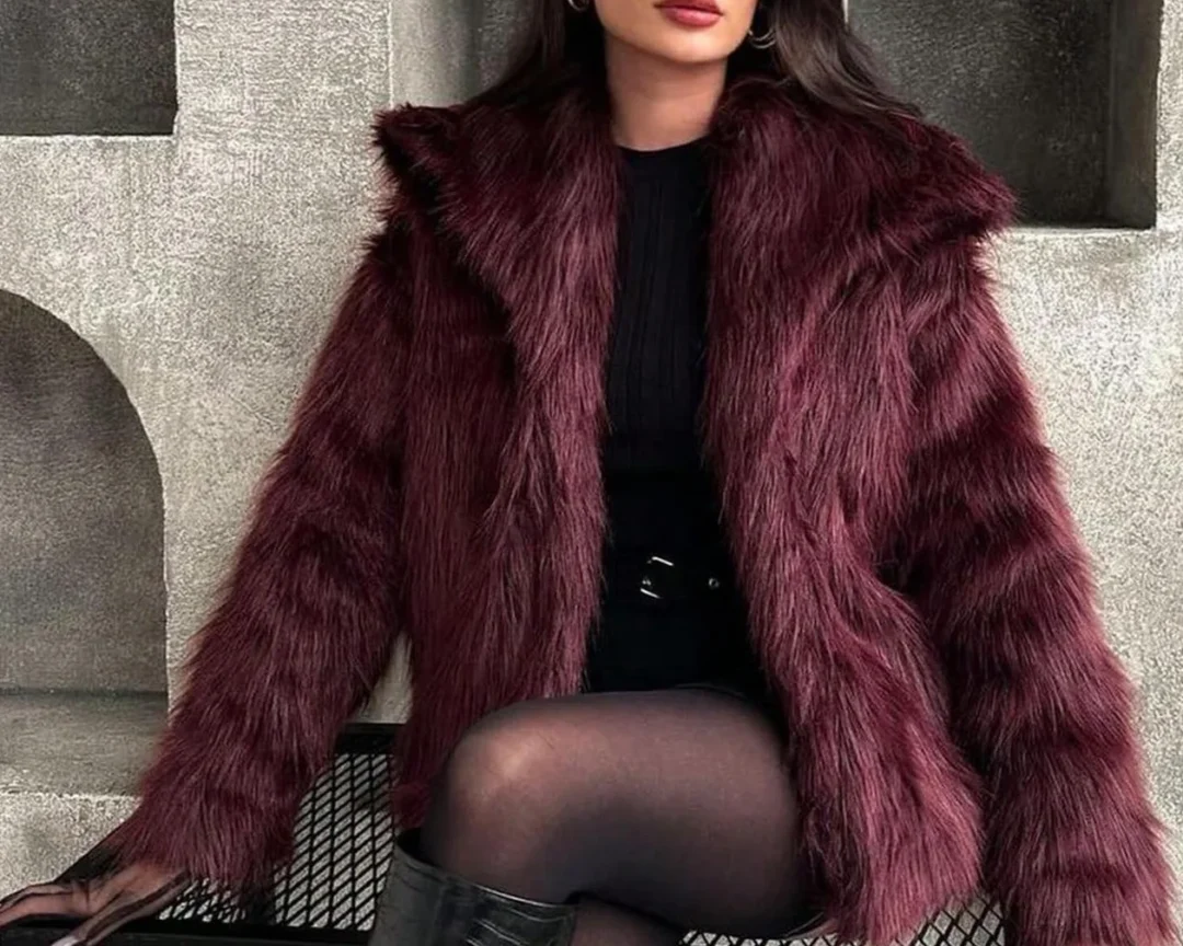 מעיל מפרווה מלאכותית, לנשים מודרניות, בגזרה קלאסית וייחודית, אופנה אמריקאית ואירופית כאחד, מראה שיקי, פריט חובה לנשים אופנתיות