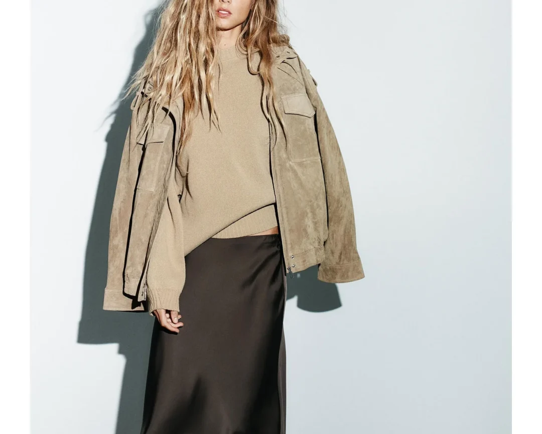 חצאית מידי סאטן משי עם גימור תחרה, בסגנון חדש לסתיו 2025, חצאית נשית בגזרה ישרה במראה קלאסי, מותן גבוה, מושלמת למגוון אירועים