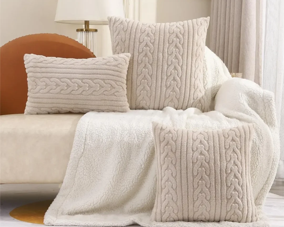 כרית נוי קטיפתית